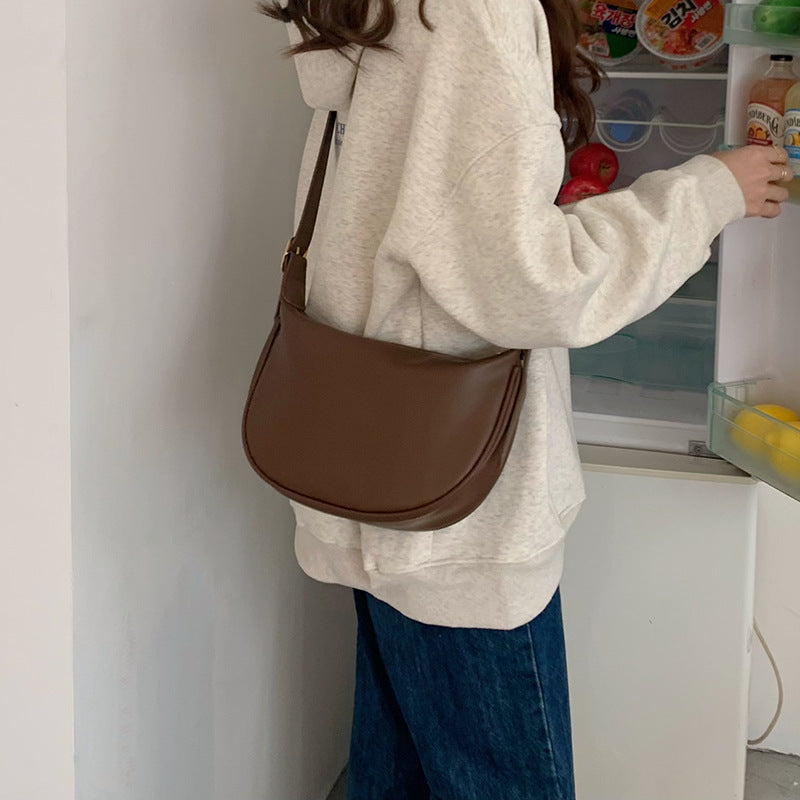 Casual Black Dumpling Bag – Trendy & Versatile