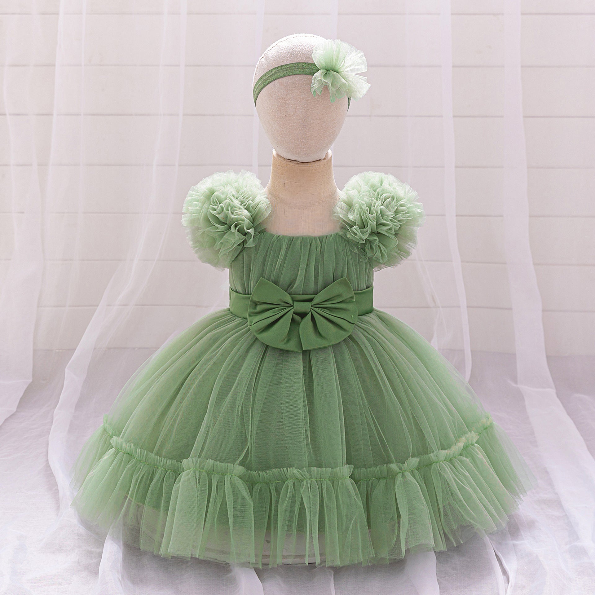 European and American infant dresses, princess dresses, baby year-old scratching pleated mesh, fluffy dress dresses, children's 100-day wash dresses