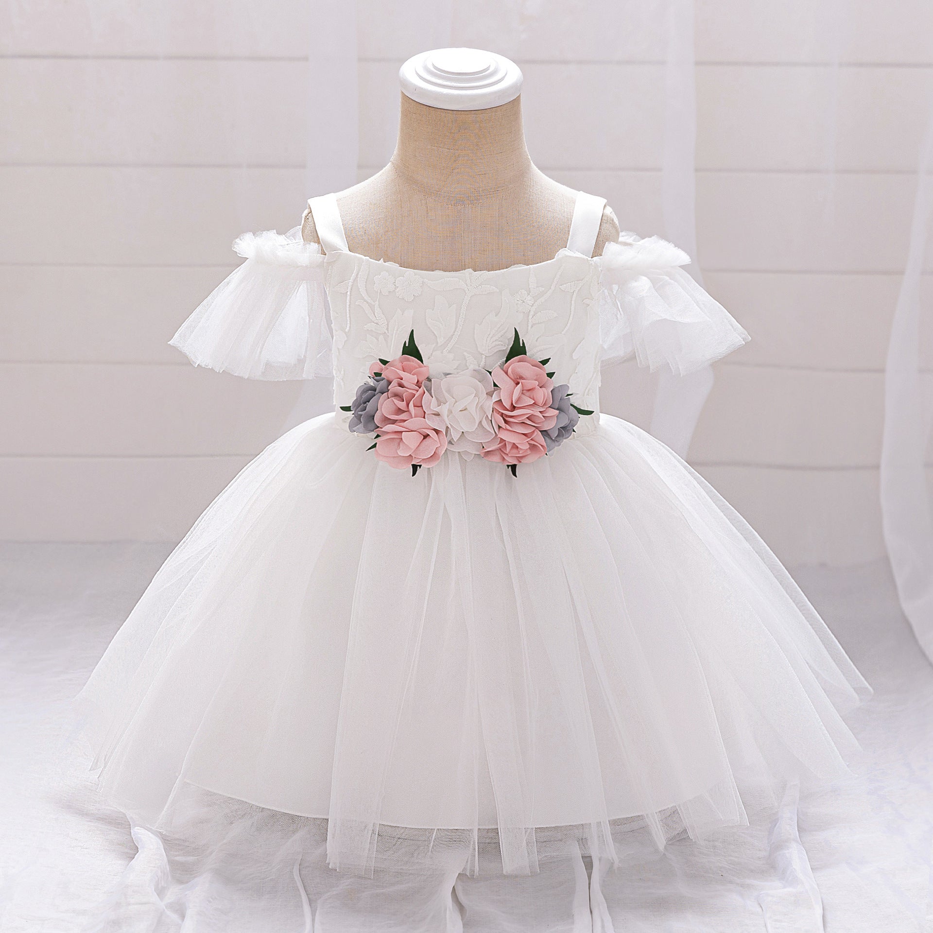 Cross-border spot fluffy gauze skirt girls' dress birthday one-year-old performance dress suspender dress children's princess children's clothing