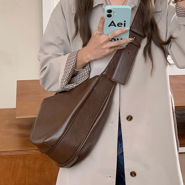 Soft leather large capacity black dumpling bag women 2025 new retro commuter casual one shoulder messenger tote bag