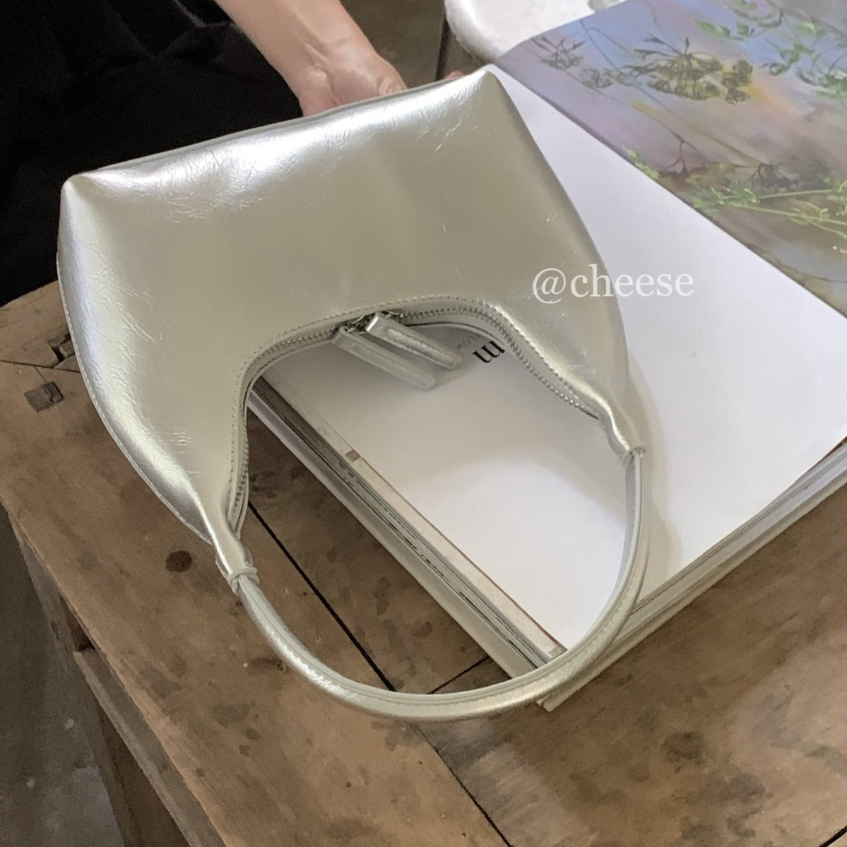 2025 French-Inspired Silver Texture Underarm Shoulder Bag