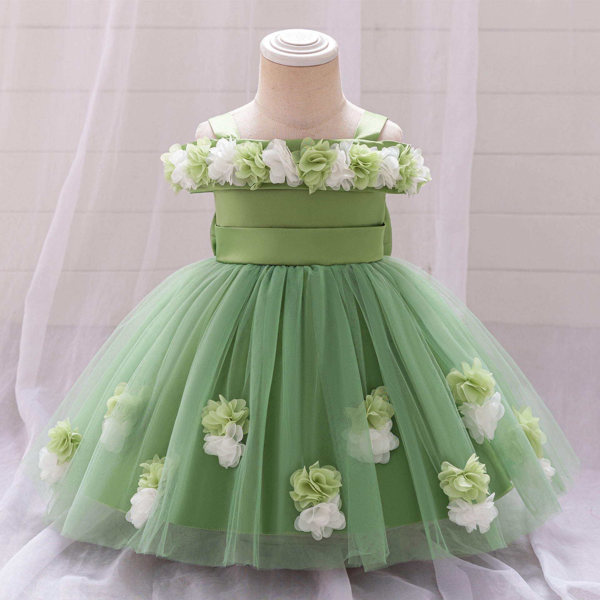 New one-year-old baby princess dress infant three-dimensional flower one-word shoulder mesh dress baby girl performance dress