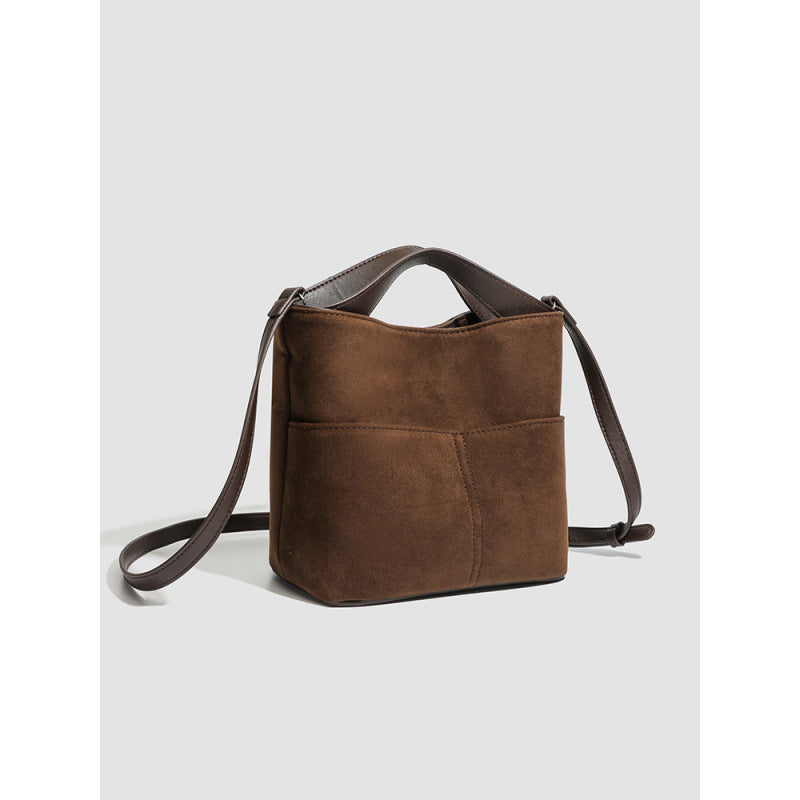 Retro flannel large-capacity bucket commuter shoulder underarm tote bag women's 2025 new public design messenger bag bag