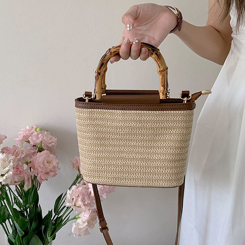 Hand-Woven Straw Bucket Bag – Chic & Lightweight