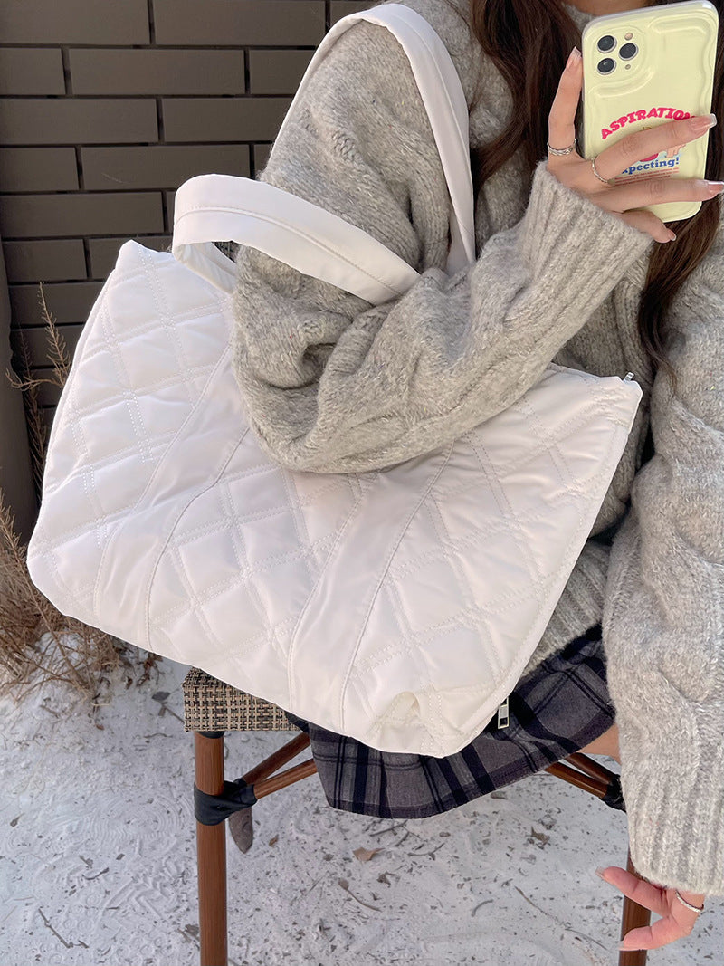 Winter Essentials Tote - The Versatile Commuter Bag