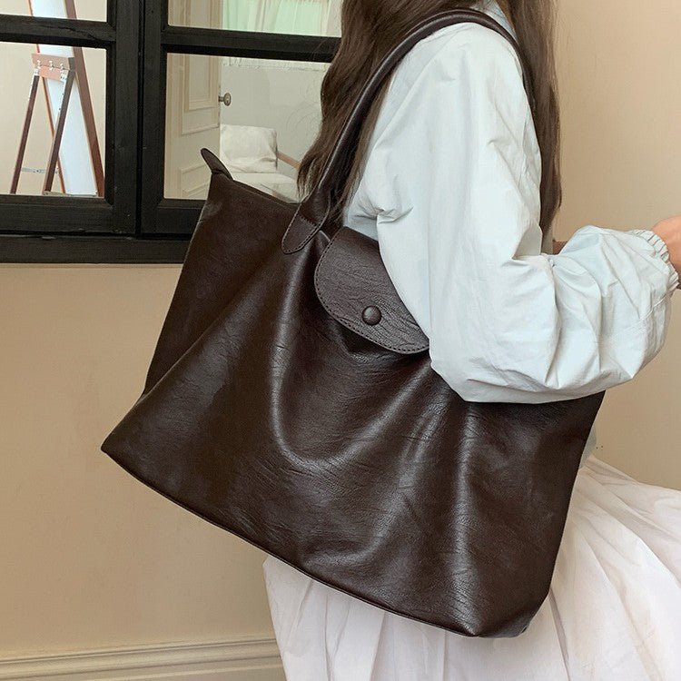 Large-capacity commuter tote bag, black hand-held short-haul travel bag, light business trip, waterproof, portable luggage bag, female.